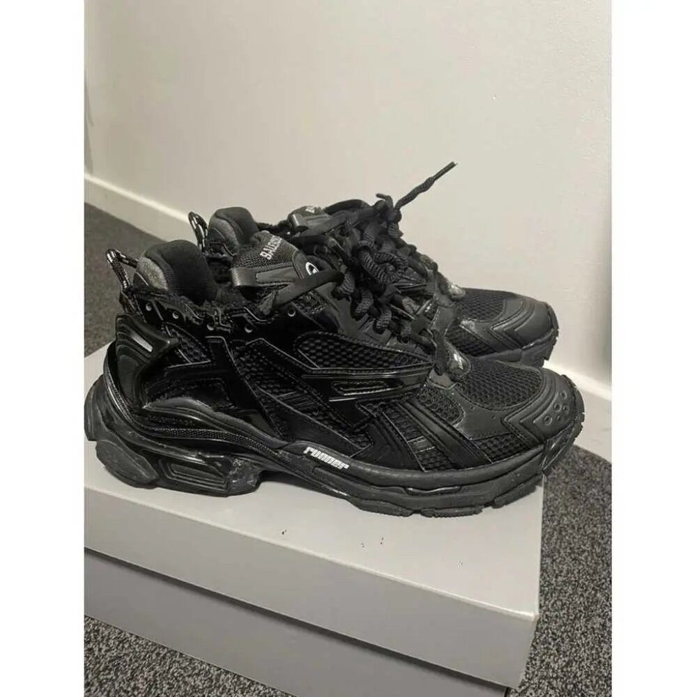 Balenciaga Tracks Size 44